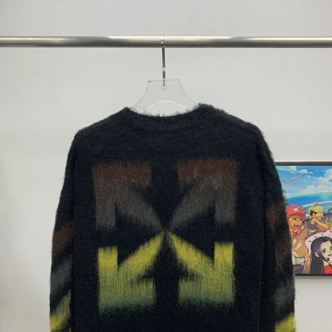 New top tested version OFFWHITE (OW) gradient mohair striped arrow sweater hoodie gradient rendering arrow couple sweater Mohair (English Mohair; Turkish: MUKHYAR) refers to the coat of Angora goats, also known as Angora goat hair. The name comes from Turkish, meaning "the best hair". It has good elasticity, pressure resistance and special luster. It is an excellent raw material for making plush fabrics and one of the most advanced animal textile fiber raw materials in the world market. Mohair has a shape similar to long wool. The fiber surface is smooth, strong luster, high strength, good elasticity, less curl, and easy to wash. Mohair can be used in jacquard blankets, long-haired coats and high-gloss wool fabrics. Mohair sweaters from ow are released every year🛒 The same style and ever-changing colors. There is really no girl who doesn’t love it. It is super suitable for wearing under a down jacket in winter without being bulky! If the lower body is missing, their favorite os version🙋🏻‍♀️ intuitively adds natural softness and fairy beauty effect, which is the best choice! The upper body is lightweight and does not weigh down the body while keeping warm. The sleeves and the gradient arrow parts on the back are repeatedly patterned until the gradient level is satisfied before large-scale products are released. The craftsmanship is extremely demanding. Each sweater is woolen at least ten times to give it a plush, thick feel and good fluffiness! ✅ Fabric composition: 50% mohair 32 spandex 18% wool, three-level anti-pilling Color: black and white gradient Sizes Mohair is lighter and softer, so be careful not to machine wash it, not machine washable! ! emphasize! !  ⚠️Hand wash with warm water and cold water P:440